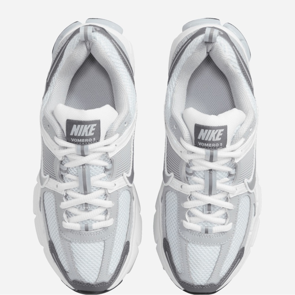 Nike Vomero Sneakers in Light Gray and White